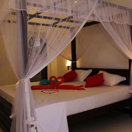 Turtle Reef Guest Bed & Breakfast Mirissa Exterior photo