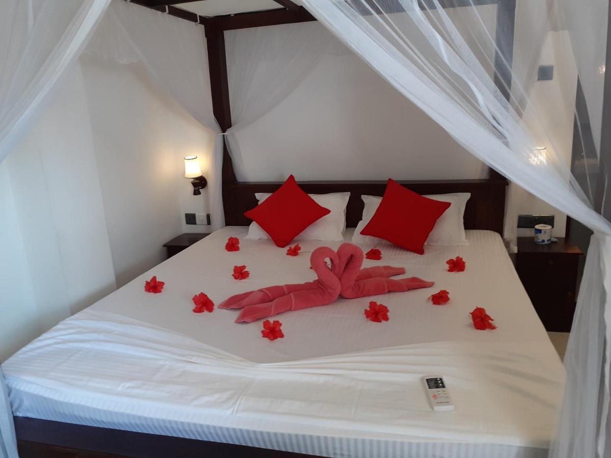 Turtle Reef Guest Bed & Breakfast Mirissa Exterior photo