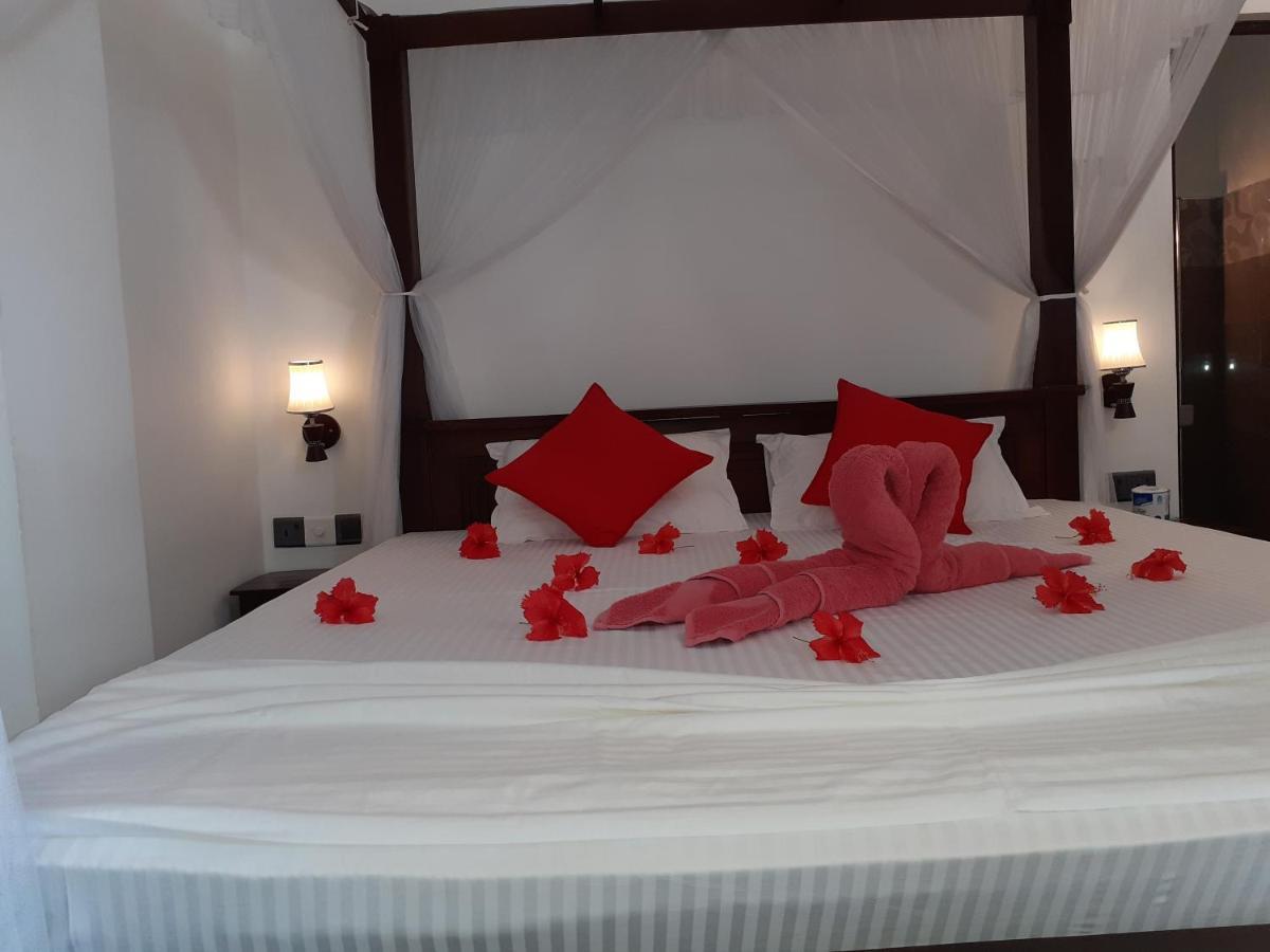 Turtle Reef Guest Bed & Breakfast Mirissa Exterior photo